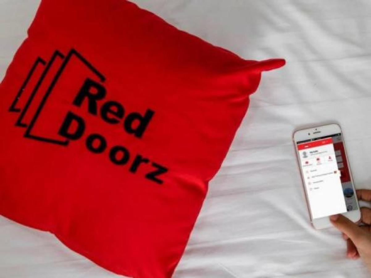 Reddoorz Plus @ Gunung Sahari 2 Yakarta Exterior foto